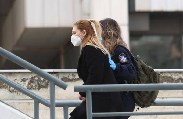 &Pi;&alpha;&rho;&alpha;&tau;&epsilon;ί&nu;&epsilon;&tau;&alpha;&iota; &gamma;&iota;&alpha; 6 &mu;ή&nu;&epsilon;&sigmaf; &eta; &pi;&rho;&omicron;&phi;&upsilon;&lambda;ά&kappa;&iota;&sigma;&eta; &tau;&eta;&sigmaf; &Rho;&omicron;ύ&lambda;&alpha;&sigmaf; &Pi;&iota;&sigma;&pi;&iota;&rho;ί&gamma;&kappa;&omicron;&upsilon;