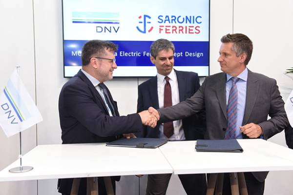 DNV: &Mu;&nu;&eta;&mu;ό&nu;&iota;&omicron; &mu;&epsilon; Saronic Ferries &gamma;&iota;&alpha; &eta;&lambda;&epsilon;&kappa;&tau;&rho;&iota;&kappa;ά &pi;&lambda;&omicron;ί&alpha; &sigma;&tau;&omicron;&nu; &Alpha;&rho;&gamma;&omicron;&sigma;&alpha;&rho;&omega;&nu;&iota;&kappa;ό