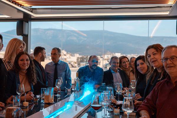 &Alpha;&tau;&lambda;&alpha;&nu;&tau;&iota;&kappa;ή Έ&nu;&omega;&sigma;&eta;: &Epsilon;&gamma;&kappa;&alpha;ί&nu;&iota;&alpha; &tau;&omicron;&upsilon; &nu;έ&omicron;&upsilon; Roof Garden