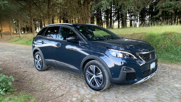 Peugeot: &Pi;&rho;&omega;&tau;&iota;ά &sigma;&tau;&alpha; SUVs &mu;&epsilon; &mu;&epsilon;&rho;ί&delta;&iota;&omicron; &alpha;&gamma;&omicron;&rho;ά&sigmaf; 10,5% &tau;&omicron;&nu; &Iota;&alpha;&nu;&omicron;&upsilon;ά&rho;&iota;&omicron;
