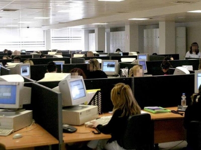 &Tau;&iota; &alpha;&lambda;&lambda;ά&zeta;&epsilon;&iota; &sigma;&tau;&iota;&sigmaf; ά&delta;&epsilon;&iota;&epsilon;&sigmaf; &tau;&omega;&nu; &delta;&eta;&mu;&omicron;&sigma;ί&omega;&nu; &upsilon;&pi;&alpha;&lambda;&lambda;ή&lambda;&omega;&nu;