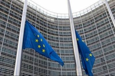 &Epsilon;&Epsilon;: &Mu;&epsilon;&sigma;ί&sigma;&tau;&iota;&epsilon;&sigmaf; &omicron;&iota; &sigma;&eta;&mu;&alpha;ί&epsilon;&sigmaf; &sigma;&tau;&alpha; &kappa;&tau;ή&rho;&iota;&alpha; &tau;&eta;&sigmaf; &Kappa;&omicron;&mu;&iota;&sigma;&iota;ό&nu; &gamma;&iota;&alpha; &tau;&alpha; &theta;ύ&mu;&alpha;&tau;&alpha; &tau;&eta;&sigmaf; &tau;&rho;&alpha;&gamma;&omega;&delta;ί&alpha;&sigmaf; &tau;&omega;&nu; &Tau;&epsilon;&mu;&pi;ώ&nu;