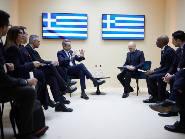&Kappa;. &Mu;&eta;&tau;&sigma;&omicron;&tau;ά&kappa;&eta;&sigmaf;: &Eta; &Epsilon;&lambda;&lambda;ά&delta;&alpha; &sigma;&upsilon;&mu;&mu;&epsilon;&tau;έ&chi;&epsilon;&iota; &sigma;&tau;&eta; &delta;&iota;&epsilon;&theta;&nu;ή &delta;&iota;ά&sigma;&kappa;&epsilon;&psi;&eta; &gamma;&iota;&alpha; &tau;&eta;&nu; &Tau;&Nu; &omega;&sigmaf; έ&nu;&alpha;&sigmaf; &sigma;&upsilon;&nu;&delta;&iota;&alpha;&mu;&omicron;&rho;&phi;&omega;&tau;ή&sigmaf; &tau;&omega;&nu; &epsilon;&upsilon;&rho;&omega;&pi;&alpha;ϊ&kappa;ώ&nu; &epsilon;&xi;&epsilon;&lambda;ί&xi;&epsilon;&omega;&nu;