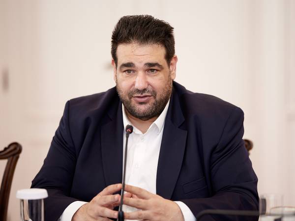 &Theta;. &Lambda;&iota;&beta;ά&nu;&iota;&omicron;&sigmaf;: &Pi;έ&nu;&tau;&epsilon; &delta;&rho;ά&sigma;&epsilon;&iota;&sigmaf; &alpha;&pi;&omicron;&kappa;&alpha;&tau;ά&sigma;&tau;&alpha;&sigma;&eta;&sigmaf; &gamma;&iota;&alpha; &tau;&omicron;&upsilon;&sigmaf; &pi;&upsilon;&rho;ό&pi;&lambda;&eta;&kappa;&tau;&omicron;&upsilon;&sigmaf; &tau;&eta;&sigmaf; &Pi;ά&tau;&rho;&alpha;&sigmaf;