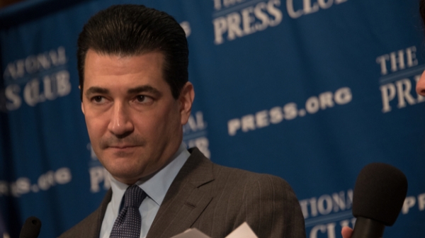 Gottlieb (Pfizer): &Epsilon;&kappa;&tau;&iota;&mu;ά ό&tau;&iota; &tau;έ&lambda;&eta; &phi;&theta;&iota;&nu;&omicron;&pi;ώ&rho;&omicron;&upsilon; &theta;&alpha; &epsilon;&gamma;&kappa;&rho;&iota;&theta;&epsilon;ί &tau;&omicron; &epsilon;&mu;&beta;ό&lambda;&iota;&omicron; &gamma;&iota;&alpha; &pi;&alpha;&iota;&delta;&iota;ά 5-11 &epsilon;&tau;ώ&nu;