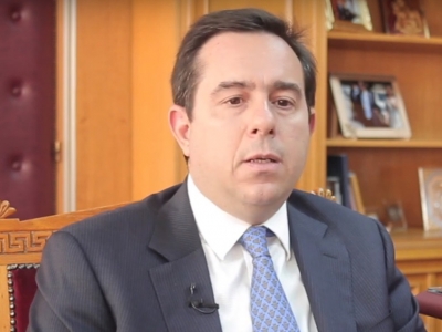 &Mu;&eta;&tau;&alpha;&rho;ά&kappa;&eta;&sigmaf;: &laquo;&Pi;&rho;έ&pi;&epsilon;&iota; &nu;&alpha; &alpha;&pi;&omicron;&phi;&epsilon;&upsilon;&chi;&theta;&epsilon;ί &mu;ί&alpha; &nu;έ&alpha; &mu;&epsilon;&tau;&alpha;&nu;&alpha;&sigma;&tau;&epsilon;&upsilon;&tau;&iota;&kappa;ή &kappa;&rho;ί&sigma;&eta;, &tau;&eta;&nu; &omicron;&pi;&omicron;ί&alpha; &eta; &Epsilon;&upsilon;&rho;ώ&pi;&eta; &delta;&epsilon;&nu; &epsilon;ί&nu;&alpha;&iota; &sigma;&epsilon; &theta;έ&sigma;&eta; &nu;&alpha; &epsilon;&pi;&omega;&mu;&iota;&sigma;&theta;&epsilon;ί&raquo;
