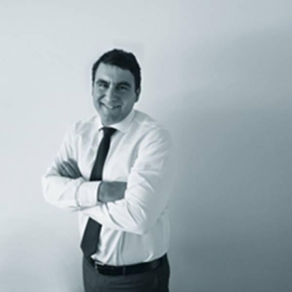 &Eta; Guy Carpenter &epsilon;&xi;&alpha;&gamma;&omicron;&rho;ά&zeta;&epsilon;&iota; &tau;&eta;&nu; &eta;&gamma;έ&tau;&iota;&delta;&alpha; &mu;&epsilon;&sigma;&iota;&tau;&iota;&kappa;ή &epsilon;&tau;&alpha;&iota;&rho;&epsilon;ί&alpha; &alpha;&nu;&tau;&alpha;&sigma;&phi;&alpha;&lambda;ί&sigma;&epsilon;&omega;&nu; Carpenter Turner &pi;&omicron;&upsilon; &epsilon;&delta;&rho;&epsilon;ύ&epsilon;&iota; &sigma;&tau;&eta;&nu; &Alpha;&theta;ή&nu;&alpha;