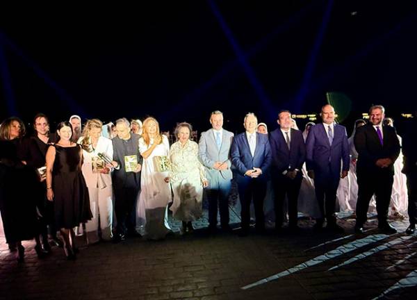 &Sigma;&tau;. &Gamma;&kappa;ί&kappa;&alpha;&sigmaf; &alpha;&pi;ό &tau;&eta;&nu; &Sigma;&alpha;&lambda;&alpha;&mu;ί&nu;&alpha;: &laquo;&Eta; &theta;ά&lambda;&alpha;&sigma;&sigma;&alpha; ή&tau;&alpha;&nu;, &epsilon;ί&nu;&alpha;&iota; &kappa;&alpha;&iota; &theta;&alpha; &pi;&alpha;&rho;&alpha;&mu;&epsilon;ί&nu;&epsilon;&iota; &tau;&omicron; &mu;&epsilon;&gamma;ά&lambda;&omicron; &mu;&alpha;&sigmaf; &pi;&lambda;&epsilon;&omicron;&nu;έ&kappa;&tau;&eta;&mu;&alpha;, &alpha;&lambda;&lambda;ά &kappa;&alpha;&iota; &eta; &alpha;&sigma;&pi;ί&delta;&alpha; &tau;&eta;&sigmaf; &epsilon;&theta;&nu;&iota;&kappa;ή&sigmaf; &mu;&alpha;&sigmaf; &alpha;&nu;&epsilon;&xi;&alpha;&rho;&tau;&eta;&sigma;ί&alpha;&sigmaf;&raquo;