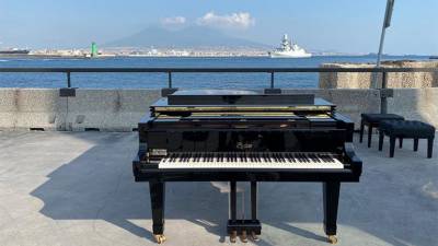 Piano City Athens: Ό&lambda;&eta; &eta; &Alpha;&theta;ή&nu;&alpha; &mu;&iota;&alpha; &tau;&epsilon;&rho;ά&sigma;&tau;&iota;&alpha; &sigma;&upsilon;&nu;&alpha;&upsilon;&lambda;&iota;&alpha;&kappa;ή &alpha;ί&theta;&omicron;&upsilon;&sigma;&alpha; &pi;&iota;ά&nu;&omicron;&upsilon;!