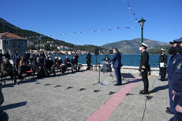 &Tau;&omicron; 4&omicron; &alpha;&pi;ό &tau;&alpha; 15 &nu;έ&alpha; &pi;&epsilon;&rho;&iota;&pi;&omicron;&lambda;&iota;&kappa;ά &sigma;&kappa;ά&phi;&eta; &mu;&epsilon; &sigma;ύ&gamma;&chi;&rho;&omicron;&nu;&omicron; &iota;&alpha;&tau;&rho;&iota;&kappa;ό &epsilon;&xi;&omicron;&pi;&lambda;&iota;&sigma;&mu;ό &pi;&alpha;&rho;έ&delta;&omega;&sigma;&epsilon; &sigma;&tau;&eta;&nu; &Iota;&theta;ά&kappa;&eta; &omicron; &Gamma;. &Pi;&lambda;&alpha;&kappa;&iota;&omega;&tau;ά&kappa;&eta;&sigmaf;