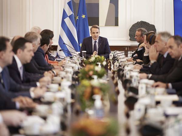 &Mu;&eta;&tau;&sigma;&omicron;&tau;ά&kappa;&eta;&sigmaf;: &Epsilon;ύ&kappa;&omicron;&lambda;&eta; &kappa;&rho;&iota;&tau;&iota;&kappa;ή &alpha;&pi;ό &laquo;&alpha;&rho;&iota;&sigma;&tau;&epsilon;&rho;&omicron;ύ&sigmaf; &tau;&omicron;&upsilon; &chi;&alpha;&beta;&iota;&alpha;&rho;&iota;&omicron;ύ&raquo; &kappa;&alpha;&iota; &laquo;&phi;&iota;&lambda;&epsilon;&lambda;&epsilon;ύ&theta;&epsilon;&rho;&omicron;&upsilon;&sigmaf; &pi;&omicron;&lambda;&upsilon;&tau;&epsilon;&lambda;&epsilon;ί&alpha;&sigmaf;&raquo;