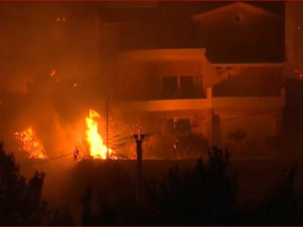 &Mu;&epsilon;&gamma;ά&lambda;&eta; &alpha;&nu;&alpha;&zeta;&omega;&pi;ύ&rho;&omega;&sigma;&eta; &sigma;&tau;&omicron; &Kappa;&rho;&upsilon;&omicron;&nu;έ&rho;&iota; - &Kappa;&alpha;ί&gamma;&omicron;&nu;&tau;&alpha;&iota; &sigma;&pi;ί&tau;&iota;&alpha; &sigma;&tau;&eta;&nu; &Iota;&pi;&pi;&omicron;&kappa;&rho;ά&tau;&epsilon;&iota;&omicron; &Pi;&omicron;&lambda;&iota;&tau;&epsilon;ί&alpha; - &Epsilon;&kappa;&kappa;&epsilon;&nu;ώ&nu;&omicron;&nu;&tau;&alpha;&iota; &Kappa;&alpha;&pi;&alpha;&nu;&delta;&rho;ί&tau;&iota;, &Pi;&omicron;&lambda;&upsilon;&delta;έ&nu;&delta;&rho;&iota; &kappa;&alpha;&iota; &Mu;&alpha;&lambda;&alpha;&kappa;ά&sigma;&alpha;