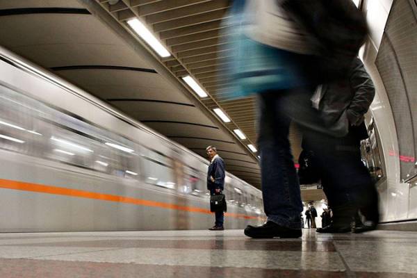 Έ&rho;&chi;&omicron;&nu;&tau;&alpha;&iota; WiFi &kappa;&alpha;&iota; 5G &sigma;&tau;&omicron; &Mu;&epsilon;&tau;&rho;ό &tau;&eta;&sigmaf; &Alpha;&theta;ή&nu;&alpha;&sigmaf;