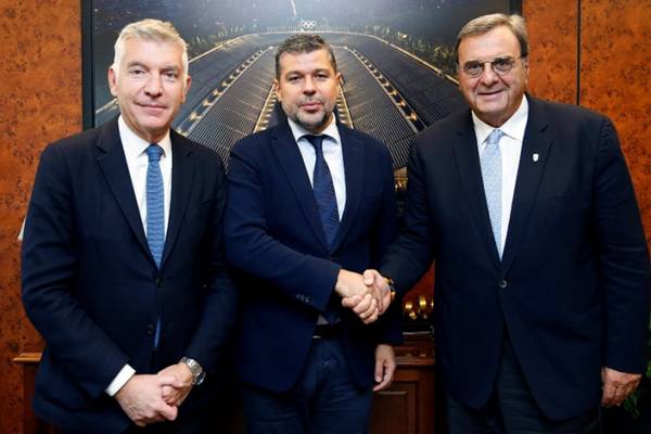 &Delta;&Epsilon;&Eta; Team Hellas: &Eta; &Delta;&Epsilon;&Eta; Platinum X&omicron;&rho;&eta;&gamma;ό&sigmaf; &tau;&eta;&sigmaf; &Epsilon;&lambda;&lambda;&eta;&nu;&iota;&kappa;ή&sigmaf; &Omicron;&lambda;&upsilon;&mu;&pi;&iota;&alpha;&kappa;ή&sigmaf; &Epsilon;&pi;&iota;&tau;&rho;&omicron;&pi;ή&sigmaf; έ&omega;&sigmaf; &tau;&omicron; Los Angeles 2028