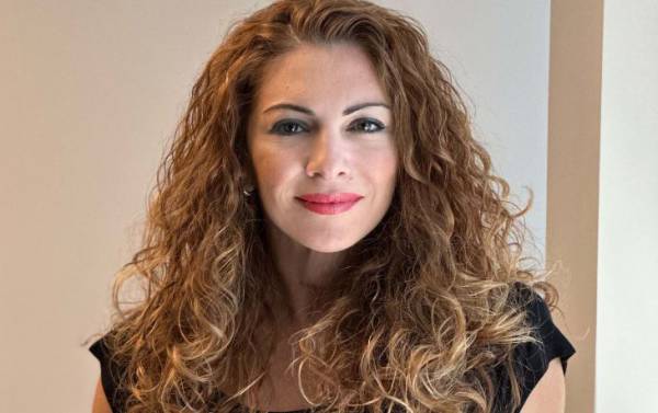 &Eta; &Epsilon;&lambda;ί&zeta;&alpha; &Beta;&alpha;&sigma;&iota;&lambda;&epsilon;ί&omicron;&upsilon; Head of Sales, Bancassurance &sigma;&tau;&eta;&nu; Howden