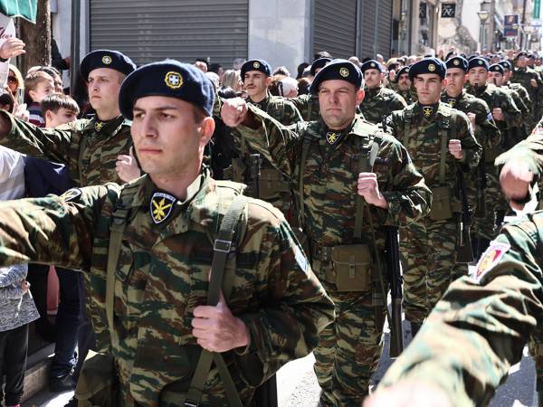 &Omicron; &Sigma;&tau;έ&phi;&alpha;&nu;&omicron;&sigmaf; &Kappa;&alpha;&sigma;&sigma;&epsilon;&lambda;ά&kappa;&eta;&sigmaf; &nu;&tau;&upsilon;&mu;έ&nu;&omicron;&sigmaf; &sigma;&tau;&alpha; &chi;&alpha;&kappa;ί &pi;&alpha;&rho;ή&lambda;&alpha;&sigma;&epsilon; &sigma;&tau;&eta; &Theta;ή&beta;&alpha; &gamma;&iota;&alpha; &tau;&eta;&nu; 25&eta; &Mu;&alpha;&rho;&tau;ί&omicron;&upsilon;