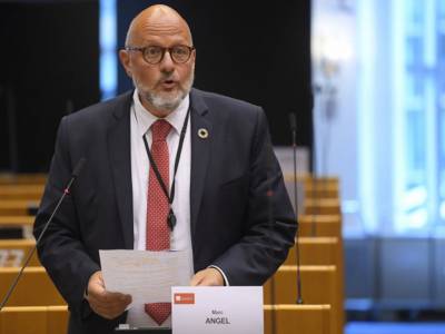 &Omicron; &Mu;&alpha;&rho;&kappa; Ά&nu;&gamma;&kappa;&epsilon;&lambda; &nu;έ&omicron;&sigmaf; &alpha;&nu;&tau;&iota;&pi;&rho;ό&epsilon;&delta;&rho;&omicron;&sigmaf; &tau;&omicron;&upsilon; &Epsilon;&upsilon;&rho;&omega;&kappa;&omicron;&iota;&nu;&omicron;&beta;&omicron;&upsilon;&lambda;ί&omicron;&upsilon; &sigma;&tau;&eta; &theta;έ&sigma;&eta; &tau;&eta;&sigmaf; &Epsilon;ύ&alpha;&sigmaf; &Kappa;&alpha;ϊ&lambda;ή