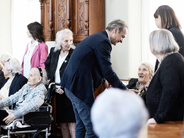 &Kappa;. &Mu;&eta;&tau;&sigma;&omicron;&tau;ά&kappa;&eta;&sigmaf; &alpha;&pi;ό &Gamma;&eta;&rho;&omicron;&kappa;&omicron;&mu;&epsilon;ί&omicron; &Alpha;&theta;&eta;&nu;ώ&nu;: &laquo;&Sigma;&tau;ό&chi;&omicron;&sigmaf; &mu;&alpha;&sigmaf; &nu;&alpha; &phi;&iota;&lambda;&omicron;&xi;&epsilon;&nu;&epsilon;ί &mu;&epsilon;&lambda;&lambda;&omicron;&nu;&tau;&iota;&kappa;ά 500 ά&tau;&omicron;&mu;&alpha;&raquo;
