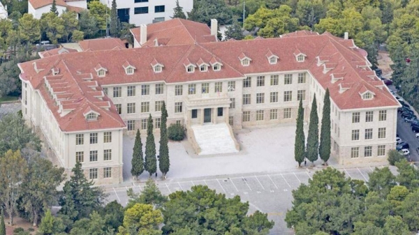 &Kappa;&lambda;&epsilon;ί&nu;&epsilon;&iota; &tau;&omicron; &Kappa;&omicron;&lambda;&lambda;έ&gamma;&iota;&omicron; &Alpha;&theta;&eta;&nu;ώ&nu; &mu;&epsilon;&tau;ά &alpha;&pi;ό &epsilon;&pi;&iota;&beta;&epsilon;&beta;&alpha;&iota;&omega;&mu;έ&nu;&omicron; &kappa;&rho;&omicron;ύ&sigma;&mu;&alpha; &sigma;&epsilon; &gamma;&omicron;&nu;έ&alpha; - &Kappa;&rho;&omicron;ύ&sigma;&mu;&alpha; &kappa;&alpha;&iota; &sigma;&epsilon; &mu;&alpha;&theta;&eta;&tau;ή &tau;&omicron;&upsilon; 4&omicron;&upsilon; &Gamma;&Epsilon;&Lambda; &Gamma;&alpha;&lambda;&alpha;&tau;&sigma;ί&omicron;&upsilon;