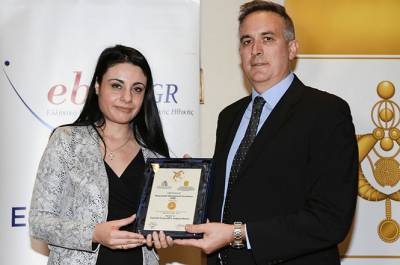 &Mu;&iota;&nu;έ&tau;&tau;&alpha;: Platinum &delta;&iota;ά&kappa;&rho;&iota;&sigma;&eta; &sigma;&tau;&alpha; &beta;&rho;&alpha;&beta;&epsilon;ί&alpha; &epsilon;&pi;&iota;&chi;&epsilon;&iota;&rho;&eta;&mu;&alpha;&tau;&iota;&kappa;ή&sigmaf; &eta;&theta;&iota;&kappa;ή&sigmaf; &Epsilon;&Beta;&Epsilon;&Nu; 2019