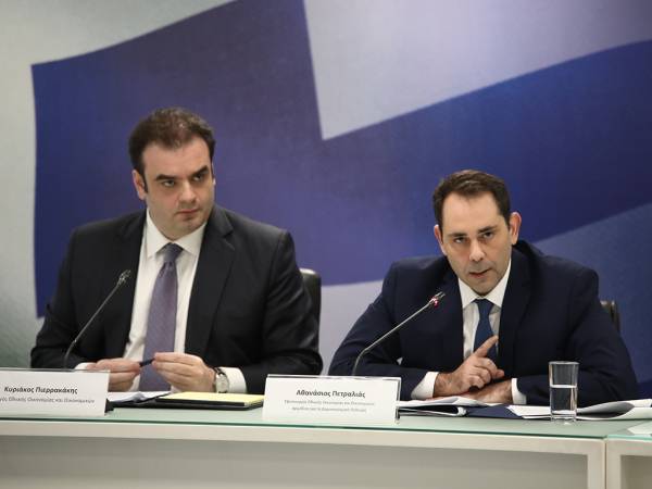 &Eta; &epsilon;&xi;&epsilon;&iota;&delta;ί&kappa;&epsilon;&upsilon;&sigma;&eta; &tau;&omega;&nu; &mu;έ&tau;&rho;&omega;&nu; &sigma;&tau;ή&rho;&iota;&xi;&eta;&sigmaf; &lambda;ό&gamma;&omega; &tau;&omicron;&upsilon; &pi;&omicron;&lambda;έ&mu;&omicron;&upsilon; &sigma;&tau;&eta; &Mu;. &Alpha;&nu;&alpha;&tau;&omicron;&lambda;ή - &Epsilon;&pi;&iota;&delta;ό&tau;&eta;&sigma;&eta; &sigma;&tau;&omicron; diesel, fuel pass, &epsilon;&nu;ί&sigma;&chi;&upsilon;&sigma;&eta; &sigma;&epsilon; &alpha;&gamma;&rho;ό&tau;&epsilon;&sigmaf; &kappa;&alpha;&iota; &alpha;&kappa;&tau;&omicron;&pi;&lambda;&omicron;ϊ&kappa;έ&sigmaf; &gamma;&rho;&alpha;&mu;&mu;έ&sigmaf;