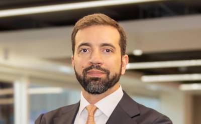 Ebury: &Nu;έ&omicron;&sigmaf; &Gamma;&epsilon;&nu;&iota;&kappa;ό&sigmaf; &Delta;&iota;&epsilon;&upsilon;&theta;&upsilon;&nu;&tau;ή&sigmaf; &omicron; &Alpha;&nu;&delta;&rho;έ&alpha;&sigmaf; &Pi;&lambda;&alpha;&kappa;&omega;&tau;ά&kappa;&eta;&sigmaf;