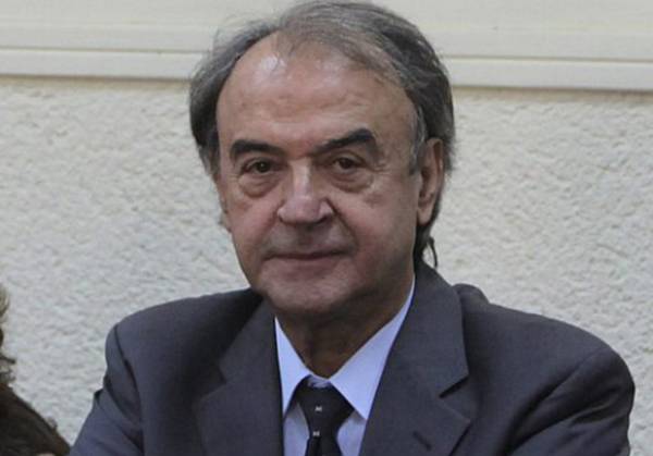 &Pi;έ&theta;&alpha;&nu;&epsilon; &omicron; &Delta;&eta;&mu;ή&tau;&rho;&eta;&sigmaf; &Tau;&sigma;&omicron;&beta;ό&lambda;&alpha;&sigmaf;