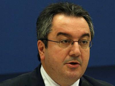 &Xi;&epsilon;&kappa;ά&theta;&alpha;&rho;&alpha; &epsilon;&nu;&alpha;&nu;&tau;ί&omicron;&nu; &tau;&omega;&nu; &mu;έ&tau;&rho;&omega;&nu; &Mu;&eta;&tau;&sigma;&omicron;&tau;ά&kappa;&eta; &omicron; &Eta;&lambda;. &Mu;ό&sigma;&iota;&alpha;&lambda;&omicron;&sigmaf;: &laquo;&Theta;&alpha; &pi;&rho;&omicron;&tau;&iota;&mu;&omicron;ύ&sigma;&alpha; έ&nu;&alpha; &theta;&epsilon;&tau;&iota;&kappa;ό &mu;έ&tau;&rho;&omicron; &kappa;&alpha;&iota; ό&chi;&iota; &pi;&rho;ό&sigma;&tau;&iota;&mu;&omicron;&raquo;