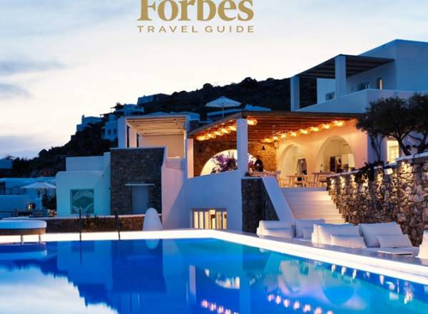 K&omicron;&rho;&upsilon;&phi;&alpha;ί&alpha; &delta;&iota;ά&kappa;&rho;&iota;&sigma;&eta; Five-Star &gamma;&iota;&alpha; &tau;&omicron; Katikies Mykonos &sigma;&tau;&alpha; Forbes Travel Guide Star Awards 2024