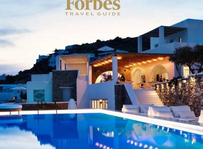 K&omicron;&rho;&upsilon;&phi;&alpha;ί&alpha; &delta;&iota;ά&kappa;&rho;&iota;&sigma;&eta; Five-Star &gamma;&iota;&alpha; &tau;&omicron; Katikies Mykonos &sigma;&tau;&alpha; Forbes Travel Guide Star Awards 2024