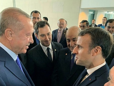 &Mu;&alpha;&kappa;&rho;ό&nu;: &Eta; &alpha;&pi;&omicron;&sigma;&tau;&omicron;&lambda;ή &phi;&iota;&lambda;ό&tau;&omicron;&upsilon;&rho;&kappa;&omega;&nu; &Sigma;ύ&rho;&omega;&nu; &mu;&alpha;&chi;&eta;&tau;ώ&nu; &sigma;&tau;&eta; &Lambda;&iota;&beta;ύ&eta; &pi;&rho;έ&pi;&epsilon;&iota; &nu;&alpha; &sigma;&tau;&alpha;&mu;&alpha;&tau;ή&sigma;&epsilon;&iota;