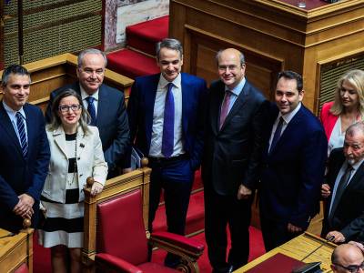 &Pi;&rho;&omicron;ϋ&pi;&omicron;&lambda;&omicron;&gamma;&iota;&sigma;&mu;ό&sigmaf; 2025: &Tau;&alpha; &mu;έ&tau;&rho;&alpha; &gamma;&iota;&alpha; &tau;&iota;&sigmaf; &tau;&rho;ά&pi;&epsilon;&zeta;&epsilon;&sigmaf; &kappa;&alpha;&iota; &omicron;&iota; &pi;&alpha;&rho;&epsilon;&mu;&beta;ά&sigma;&epsilon;&iota;&sigmaf; &gamma;&iota;&alpha; &chi;&alpha;&mu;&eta;&lambda;&omicron;&sigma;&upsilon;&nu;&tau;&alpha;&xi;&iota;&omicron;ύ&chi;&omicron;&upsilon;&sigmaf; &kappa;&alpha;&iota; έ&nu;&sigma;&tau;&omicron;&lambda;&omicron;&upsilon;&sigmaf;