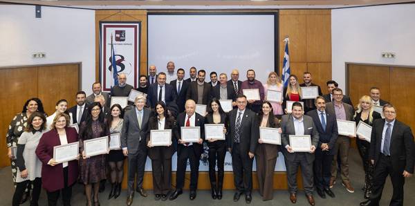 Eurolife FFH: &Mu;&epsilon; &epsilon;&pi;&iota;&tau;&upsilon;&chi;ί&alpha; &omicron;&lambda;&omicron;&kappa;&lambda;&eta;&rho;ώ&theta;&eta;&kappa;&epsilon; &omicron; 14&omicron;&sigmaf; &kappa;ύ&kappa;&lambda;&omicron;&sigmaf; &epsilon;&kappa;&pi;&alpha;ί&delta;&epsilon;&upsilon;&sigma;&eta;&sigmaf; &tau;&omicron;&upsilon; "Advanced Program in Management for Insurance Executives"