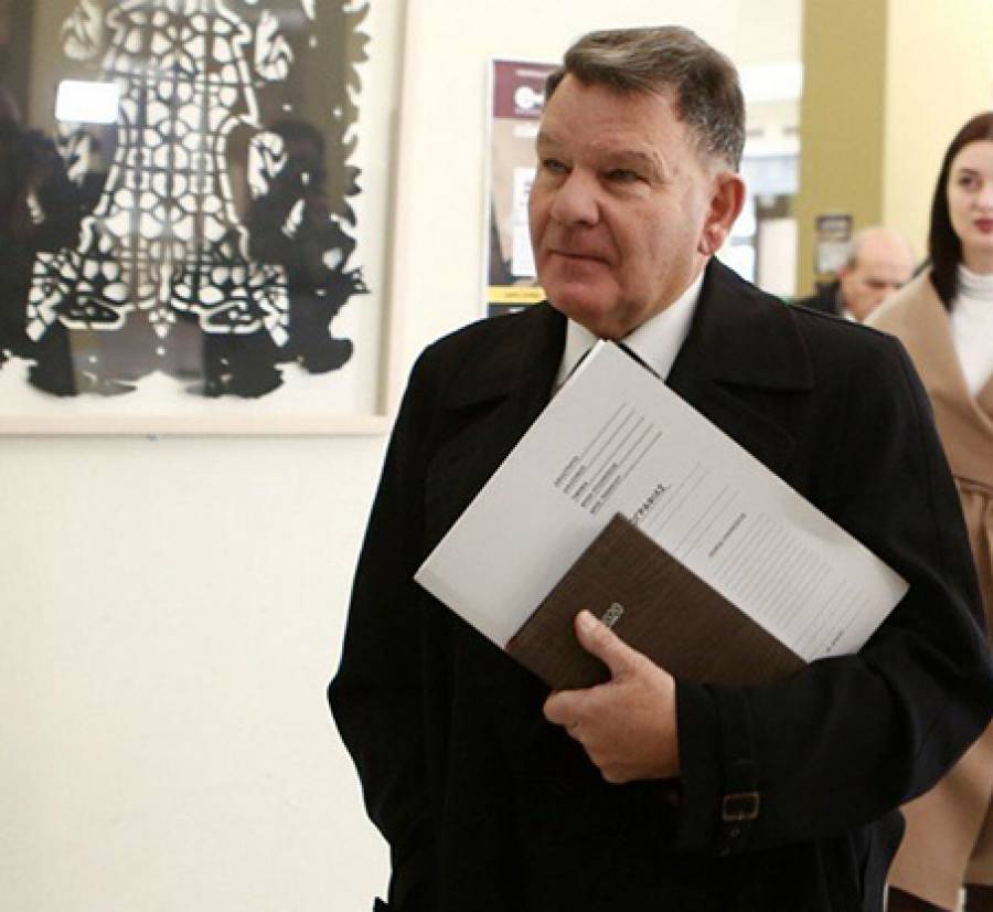 &Pi;&alpha;&rho;&alpha;&iota;&tau;ή&theta;&eta;&kappa;&epsilon; &omicron; &Alpha;&lambda;έ&xi;&eta;&sigmaf; &Kappa;&omicron;ύ&gamma;&iota;&alpha;&sigmaf; &alpha;&pi;ό &tau;&eta;&nu; &upsilon;&pi;&epsilon;&rho;ά&sigma;&pi;&iota;&sigma;&eta; &tau;&eta;&sigmaf; &Rho;&omicron;ύ&lambda;&alpha;&sigmaf; &Pi;&iota;&sigma;&pi;&iota;&rho;ί&gamma;&kappa;&omicron;&upsilon;