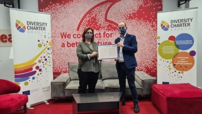 H Vodafone &Epsilon;&lambda;&lambda;ά&delta;&alpha;&sigmaf; &upsilon;&pi;έ&gamma;&rho;&alpha;&psi;&epsilon; &tau;&eta; &Chi;ά&rho;&tau;&alpha; &Delta;&iota;&alpha;&phi;&omicron;&rho;&epsilon;&tau;&iota;&kappa;ό&tau;&eta;&tau;&alpha;&sigmaf;