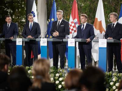 &Mu;&eta;&tau;&sigma;&omicron;&tau;ά&kappa;&eta;&sigmaf; &sigma;&tau;&eta; MED9: O&iota; &mu;&epsilon;&lambda;&lambda;&omicron;&nu;&tau;&iota;&kappa;έ&sigmaf; &alpha;&pi;&epsilon;&iota;&lambda;έ&sigmaf; &delta;&epsilon;&nu; έ&rho;&chi;&omicron;&nu;&tau;&alpha;&iota; &mu;ό&nu;&omicron; &alpha;&pi;ό &alpha;&nu;&alpha;&tau;&omicron;&lambda;&iota;&kappa;ά, &alpha;&lambda;&lambda;ά &kappa;&iota; &alpha;&pi;ό &tau;&omicron;&nu; &Nu;ό&tau;&omicron;