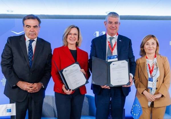 &Epsilon;&Tau;&Epsilon;&pi; &kappa;&alpha;&iota; &Epsilon;&theta;&nu;&iota;&kappa;ή &Tau;&rho;ά&pi;&epsilon;&zeta;&alpha; &kappa;&iota;&nu;&eta;&tau;&omicron;&pi;&omicron;&iota;&omicron;ύ&nu; έ&omega;&sigmaf; 200 &epsilon;&kappa;&alpha;&tau;. &epsilon;&upsilon;&rho;ώ &gamma;&iota;&alpha; &tau;&eta;&nu; &epsilon;&nu;ί&sigma;&chi;&upsilon;&sigma;&eta; &pi;&rho;ά&sigma;&iota;&nu;&omega;&nu; &epsilon;&pi;&epsilon;&nu;&delta;ύ&sigma;&epsilon;&omega;&nu; &sigma;&tau;&eta; &gamma;&epsilon;&omega;&rho;&gamma;ί&alpha; &kappa;&alpha;&iota; &tau;&eta; &beta;&iota;&omicron;&omicron;&iota;&kappa;&omicron;&nu;&omicron;&mu;ί&alpha;