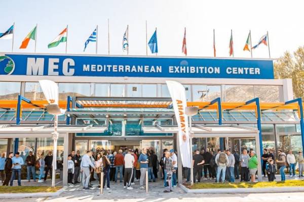&Mu;&epsilon; 50 &pi;&alpha;&rho;&omicron;&upsilon;&sigma;&iota;ά&sigma;&epsilon;&iota;&sigmaf; &nu;έ&omega;&nu; &sigma;&kappa;&alpha;&phi;ώ&nu; &eta; 11&eta; έ&kappa;&theta;&epsilon;&sigma;&eta; Boat &amp; Fishing Show