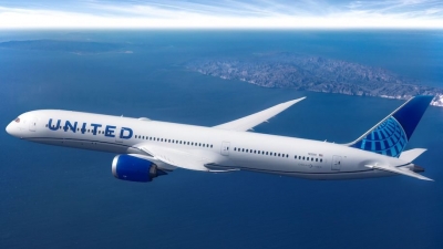 &Mu;&epsilon; 5 &alpha;&pi;&epsilon;&upsilon;&theta;&epsilon;ί&alpha;&sigmaf; &pi;&tau;ή&sigma;&epsilon;&iota;&sigmaf; &sigma;&tau;&eta;&nu; &Alpha;&theta;ή&nu;&alpha; American Airlines &kappa;&alpha;&iota; United Airlines