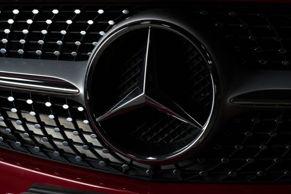 Mercedes-Benz: &Alpha;&nu;&alpha;&sigma;&tau;έ&lambda;&lambda;&epsilon;&iota; &tau;&iota;&sigmaf; &epsilon;&xi;&alpha;&gamma;&omega;&gamma;έ&sigmaf; &sigma;&tau;&eta; &Rho;&omega;&sigma;ί&alpha;