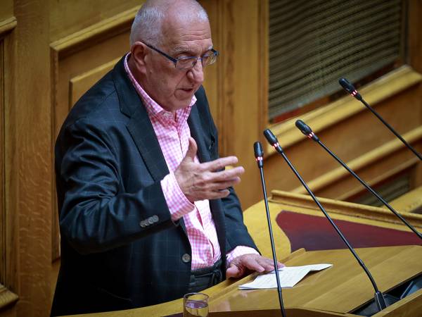 &Pi;. &Mu;&alpha;&rho;&iota;&nu;ά&kappa;&eta;&sigmaf;: &laquo;&Eta; &pi;&rho;ό&tau;&alpha;&sigma;ή &mu;&alpha;&sigmaf; &gamma;&iota;&alpha; &tau;&eta; &theta;έ&sigma;&eta; &tau;&omicron;&upsilon; &Pi;&rho;&omicron;έ&delta;&rho;&omicron;&upsilon; &tau;&eta;&sigmaf; &Beta;&omicron;&upsilon;&lambda;ή&sigmaf; &epsilon;ί&nu;&alpha;&iota; &omicron; &Nu;&iota;&kappa;ή&tau;&alpha;&sigmaf; &Kappa;&alpha;&kappa;&lambda;&alpha;&mu;ά&nu;&eta;&sigmaf;&raquo;