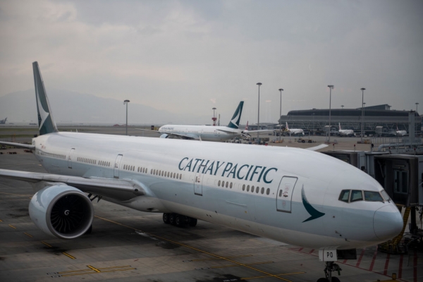 Cathay Pacific: &Upsilon;&pi;&omicron;&beta;ά&theta;&mu;&iota;&sigma;&epsilon; &tau;&iota;&sigmaf; &epsilon;&kappa;&tau;&iota;&mu;ή&sigma;&epsilon;&iota;&sigmaf; &gamma;&iota;&alpha; &tau;&eta;&nu; &epsilon;&pi;&iota;&beta;&alpha;&tau;&iota;&kappa;ή &iota;&kappa;&alpha;&nu;ό&tau;&eta;&tau;&alpha;