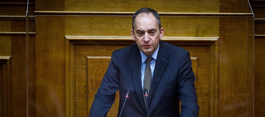 &Gamma;. &Pi;&lambda;&alpha;&kappa;&iota;&omega;&tau;ά&kappa;&eta;&sigmaf;: &Mu;&epsilon; &tau;&eta;&nu; &psi;ή&phi;&iota;&sigma;&eta; &tau;&omicron;&upsilon; &nu;&omicron;&mu;&omicron;&sigma;&chi;&epsilon;&delta;ί&omicron;&upsilon; &alpha;&lambda;&lambda;ά&zeta;&omicron;&upsilon;&nu; &tau;&alpha; &delta;&epsilon;&delta;&omicron;&mu;έ&nu;&alpha; &sigma;&tau;&eta; &nu;&eta;&sigma;&iota;&omega;&tau;&iota;&kappa;ή &Epsilon;&lambda;&lambda;ά&delta;&alpha;