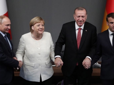&Xi;&epsilon;&kappa;ί&nu;&eta;&sigma;&epsilon; &eta; &Delta;&iota;ά&sigma;&kappa;&epsilon;&psi;&eta; &tau;&omicron;&upsilon; &Beta;&epsilon;&rho;&omicron;&lambda;ί&nu;&omicron;&upsilon;