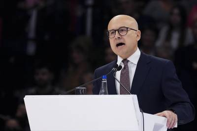 &Sigma;&epsilon;&rho;&beta;ί&alpha;: &Pi;&alpha;&rho;&alpha;&iota;&tau;ή&theta;&eta;&kappa;&epsilon; &omicron; &pi;&rho;&omega;&theta;&upsilon;&pi;&omicron;&upsilon;&rho;&gamma;ό&sigmaf; &Mu;ί&lambda;&omicron;&sigmaf; &Beta;&omicron;ύ&tau;&sigma;&epsilon;&beta;&iota;&tau;&sigmaf; &mu;&epsilon;&tau;ά &tau;&eta;&nu; &tau;&rho;&alpha;&gamma;&omega;&delta;ί&alpha; &sigma;&epsilon; &sigma;&iota;&delta;&eta;&rho;&omicron;&delta;&rho;&omicron;&mu;&iota;&kappa;ό &sigma;&tau;&alpha;&theta;&mu;ό