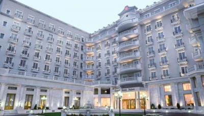 Grand Hotel Palace: &Delta;&omega;&rho;&epsilon;ά &Nu;&omicron;&sigma;&omicron;&kappa;&omicron;&mu;&epsilon;&iota;&alpha;&kappa;ώ&nu; &Kappa;&lambda;&iota;&nu;ώ&nu; &Mu;&omicron;&nu;ά&delta;&alpha;&sigmaf; &Alpha;&upsilon;&xi;&eta;&mu;έ&nu;&eta;&sigmaf; &Phi;&rho;&omicron;&nu;&tau;ί&delta;&alpha;&sigmaf; &sigma;&tau;&omicron; &Alpha;&Chi;&Epsilon;&Pi;&Alpha;