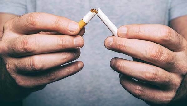 Ό&pi;&omicron;&iota;&omicron;&sigmaf; &kappa;ό&beta;&epsilon;&iota; &tau;&omicron; &tau;&sigma;&iota;&gamma;ά&rho;&omicron; &pi;&rho;&iota;&nu; &tau;&alpha; 35, &epsilon;ί&nu;&alpha;&iota; &sigma;&alpha;&nu; &nu;&alpha; &mu;&eta;&nu; &kappa;ά&pi;&nu;&iota;&sigma;&epsilon; &pi;&omicron;&tau;έ