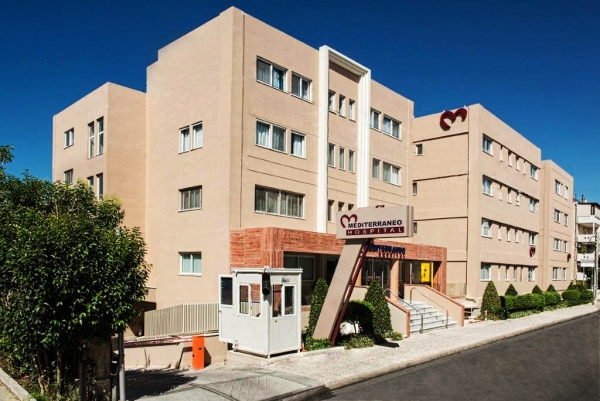 Mediterraneo Hospital: &Epsilon;&pi;έ&mu;&beta;&alpha;&sigma;&eta; &epsilon;&nu;&delta;&omicron;&alpha;&gamma;&gamma;&epsilon;&iota;&alpha;&kappa;ή&sigmaf; &alpha;&nu;&tau;&iota;&mu;&epsilon;&tau;ώ&pi;&iota;&sigma;&eta;&sigmaf; &theta;&omega;&rho;&alpha;&kappa;&omicron;&kappa;&omicron;&iota;&lambda;&iota;&alpha;&kappa;&omicron;ύ &alpha;&nu;&epsilon;&upsilon;&rho;ύ&sigma;&mu;&alpha;&tau;&omicron;&sigmaf; &mu;&epsilon; &theta;&upsilon;&rho;&iota;&delta;&omega;&tau;ή &tau;&epsilon;&chi;&nu;&iota;&kappa;ή