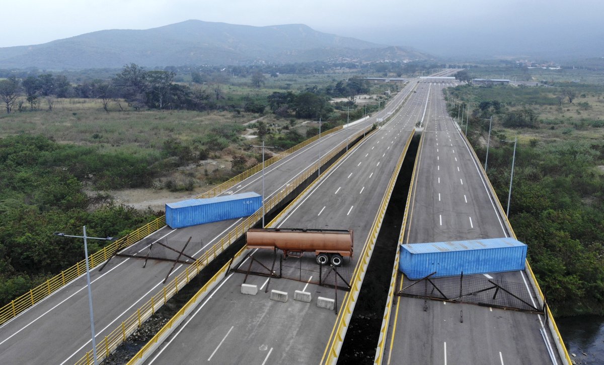 venezuela blocked streets